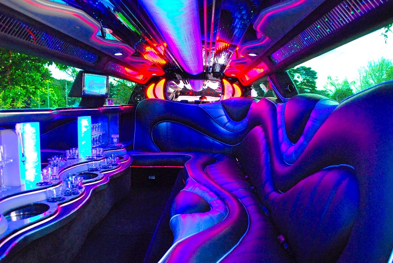 10 Seater Black Chrysler 300c Limousine - Silver Service Limos