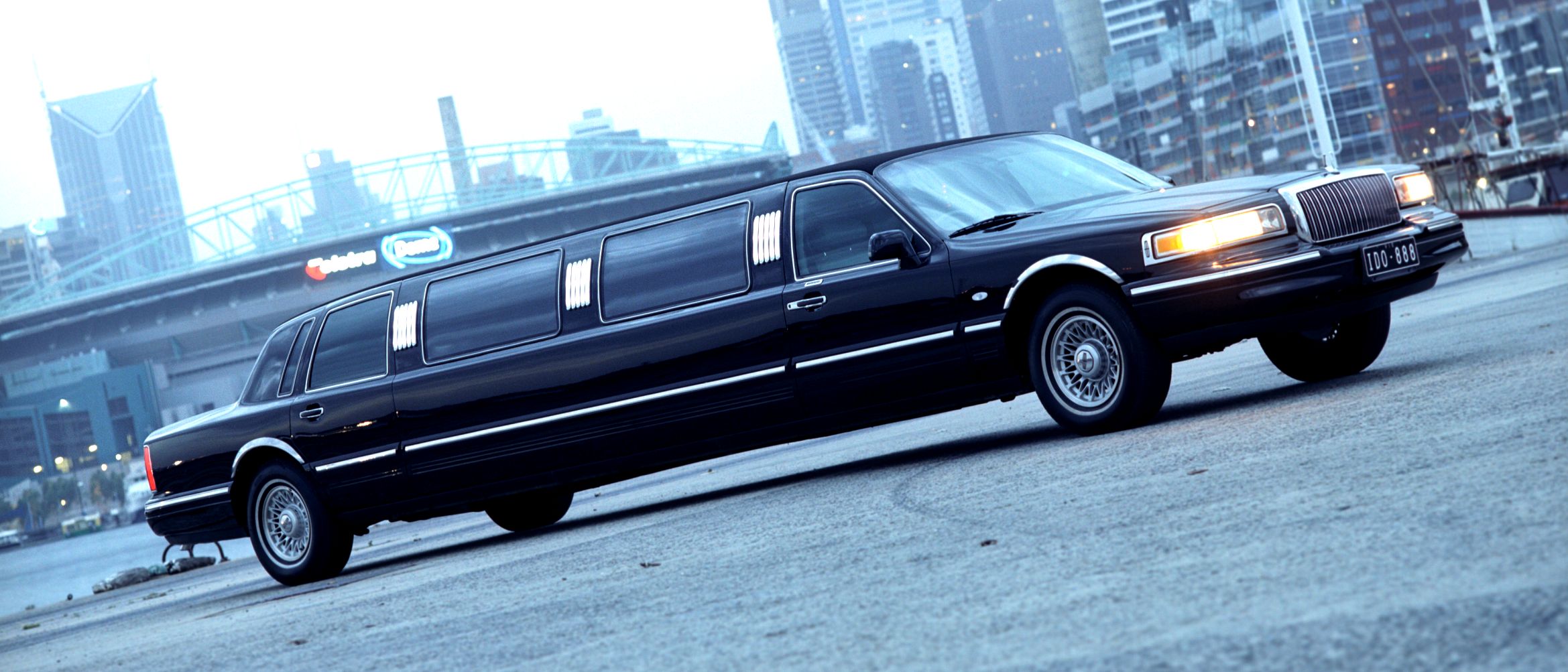 The Royale Lincoln Silver Service Limos